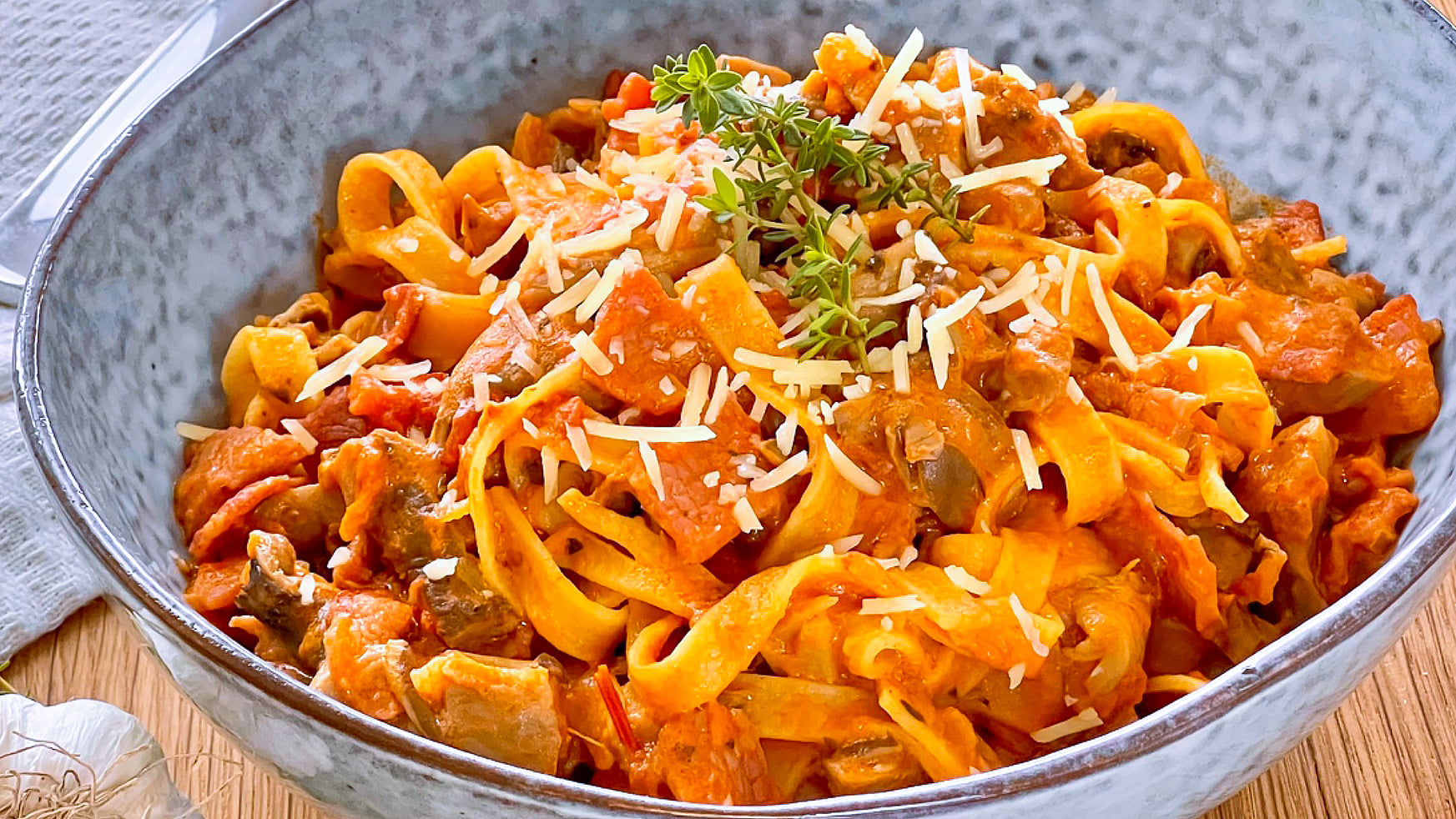 Creamy Mushroom & Bacon Spaghetti – House of Fungi